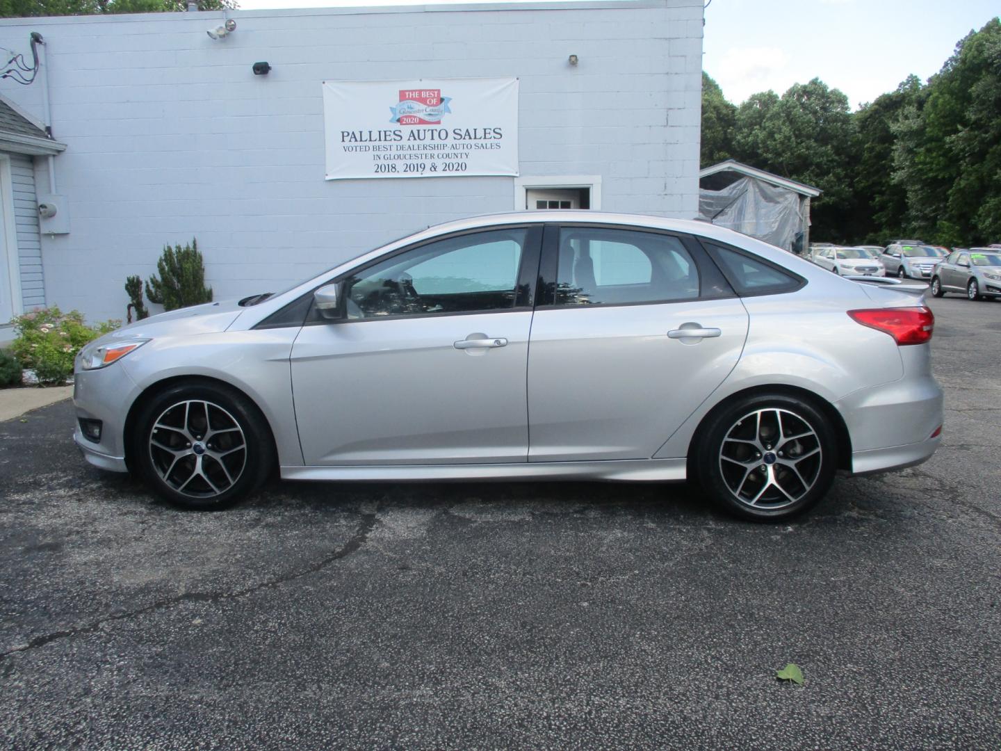 2016 SILVER Ford Focus (1FADP3F25GL) , AUTOMATIC transmission, located at 540a Delsea Drive, Sewell, NJ, 08080, (856) 589-6888, 39.752560, -75.111206 - Photo#2